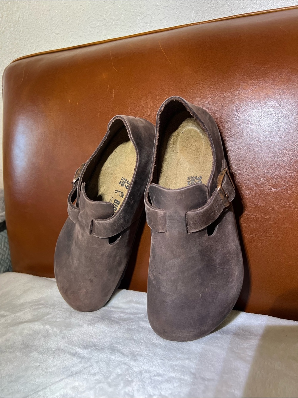 Birkenstock London Oiled Leather Brown Leather Slip-On Clogs with Buckle - Picture 9 of 10
